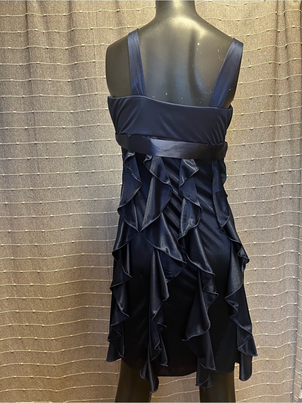 Laura Petites Ruffled Cocktail Dress - Picture 5 of 6